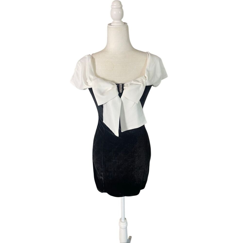 Fore Black Velvet Mini Dress with White Bow & Rhinestone‎ Accent – Size S